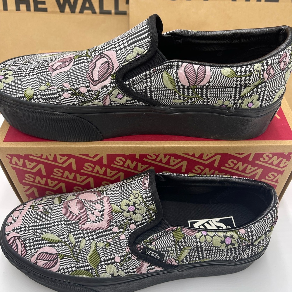 Vans WMNS Classic Slip-On Stackform Platform Sneakers 
Tapestry Floral Black - Picture 14 of 16